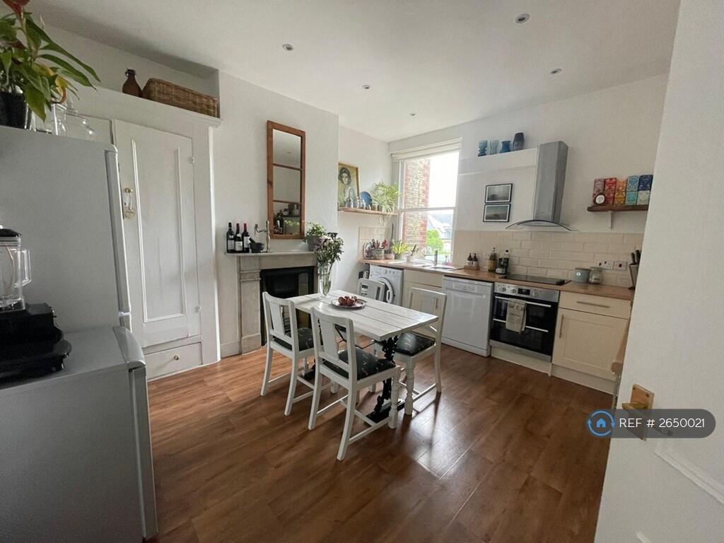 Kitchen Photo 1
