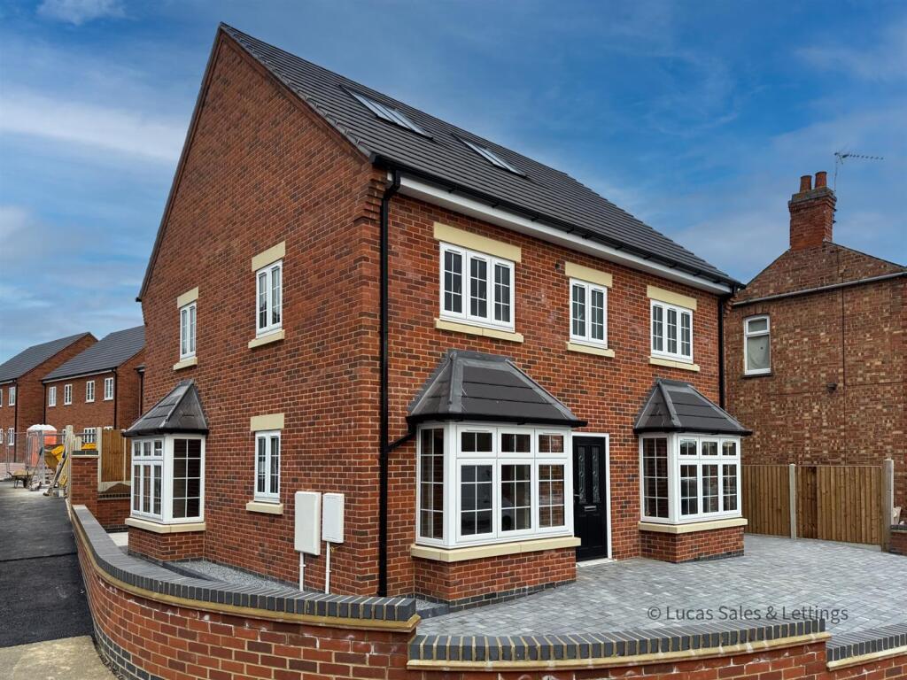 50 Rushton Rd Desborough-5.jpg