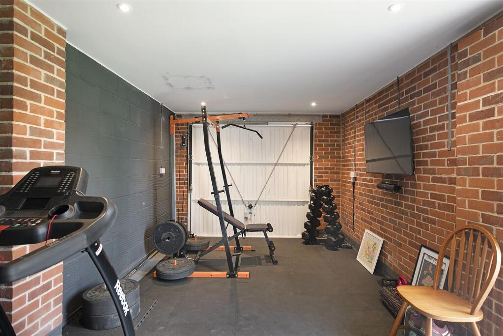 6 Beale Road ph38.jpg