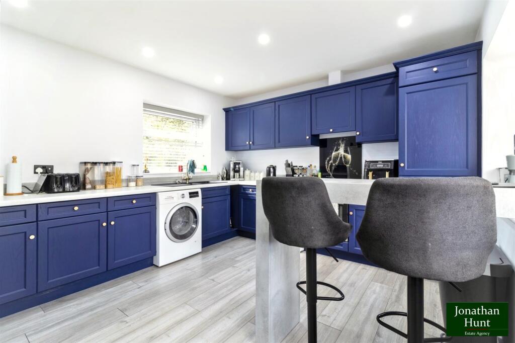 KITCHEN/BREAKFAST ROOM