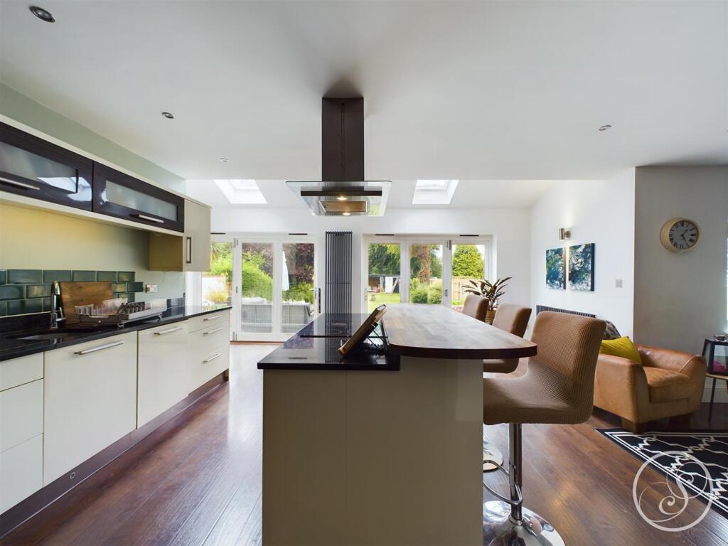 KITCHEN/DINER/FAMILY ROOM