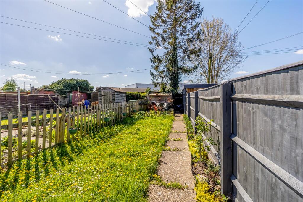 35 Wyberton Low Road (Wyberton)-5.jpg