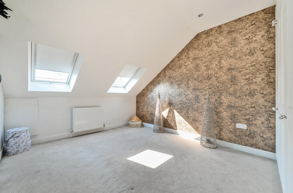 1333619-4-689316a...