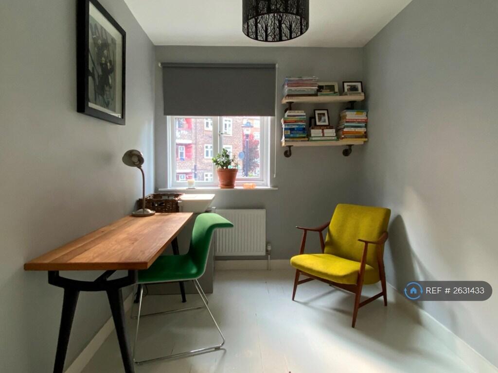 Bedroom 3/ Study