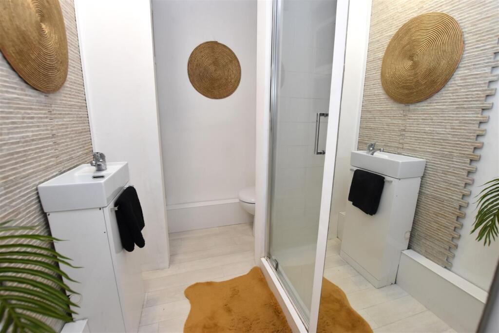 Shower Room.JPG