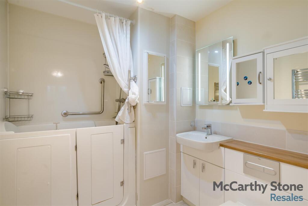 8635393-interior18.jpg