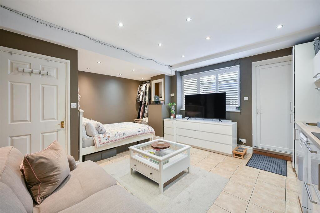 ATROBUS CLOSE, 1- (23).jpg