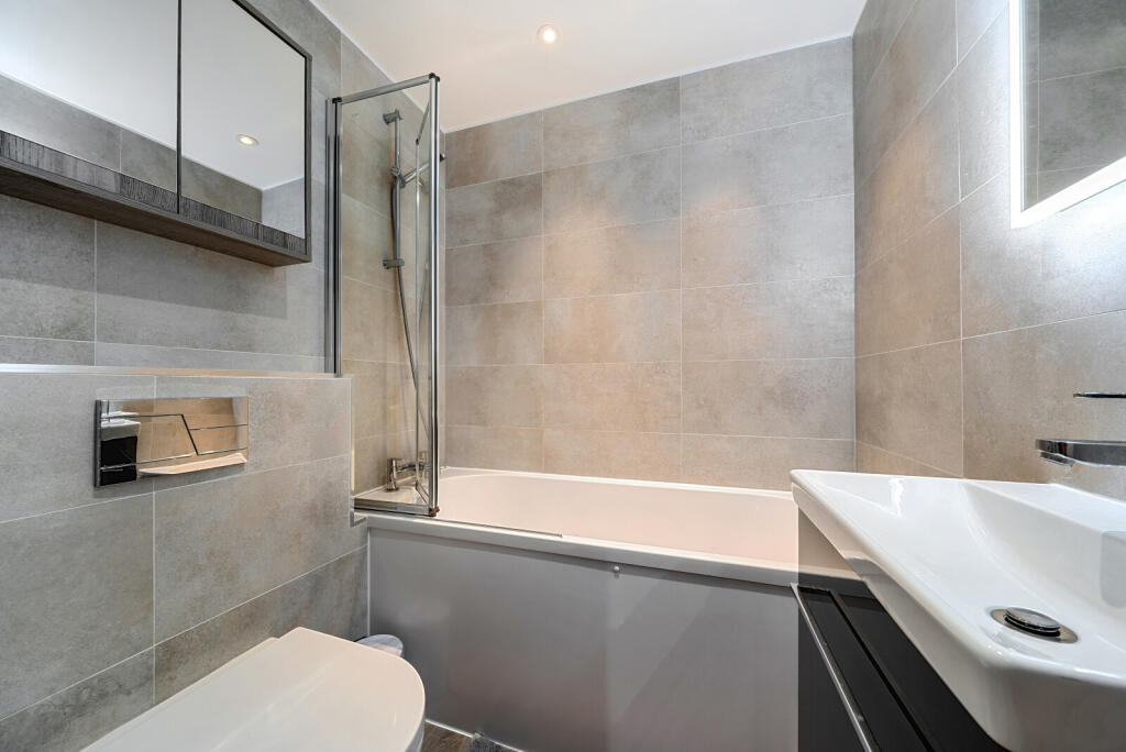 1389298-12-693bf5...