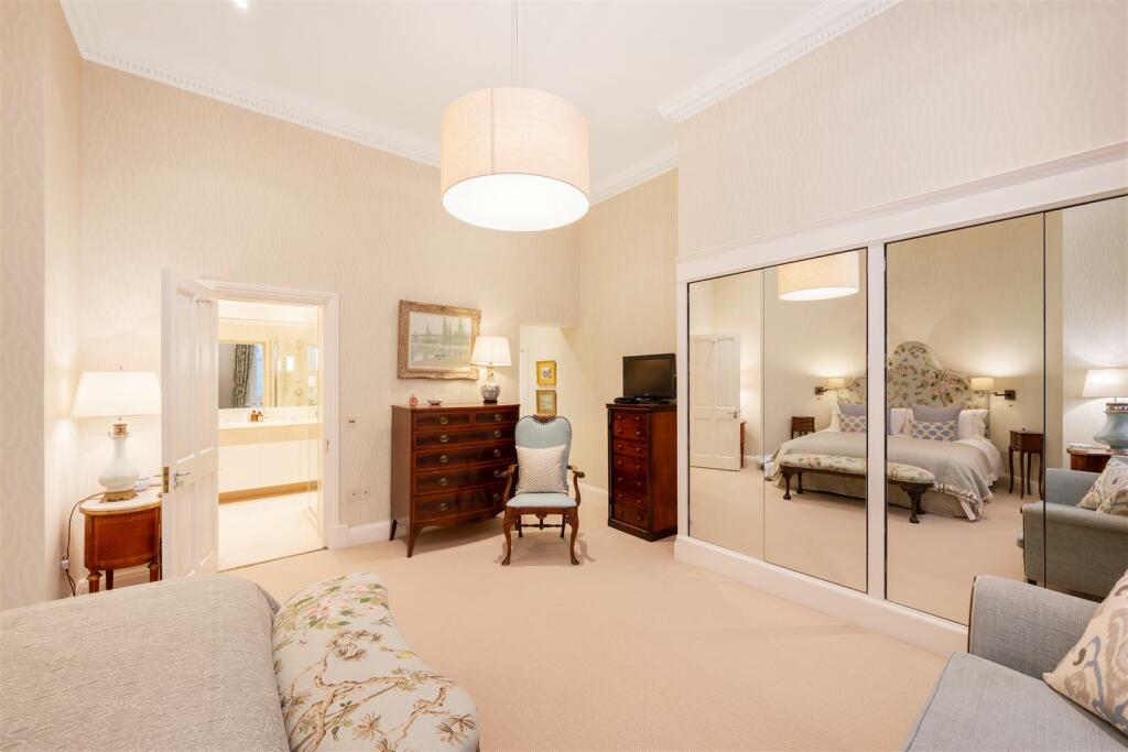 2 Lyall Street Hi-22.jpg