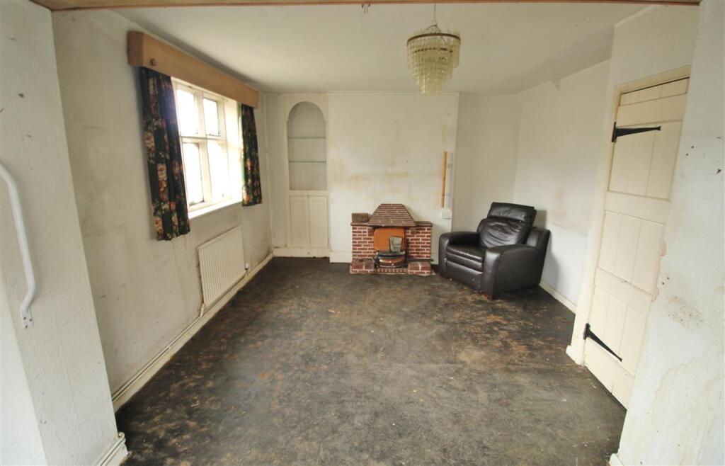 SITTING ROOM -