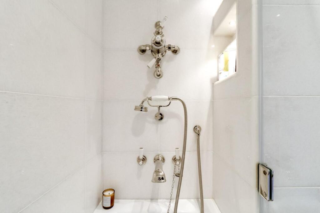 Downstairs Bathroom (3).jpg