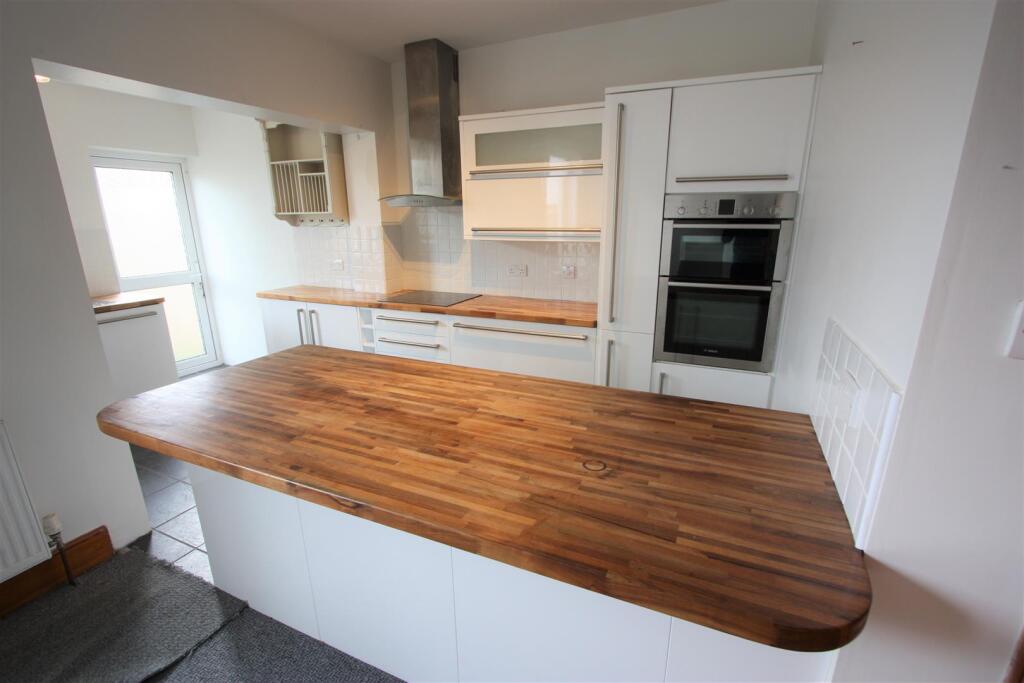 1 The Gables Kitchen