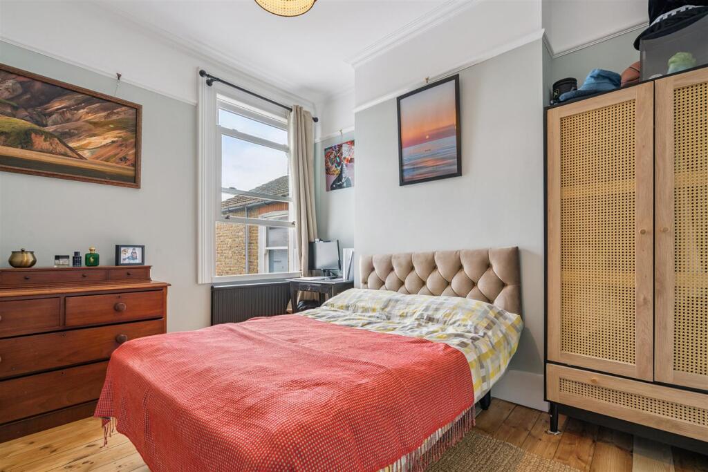 69 Avarn Road bedroom 1.jpg