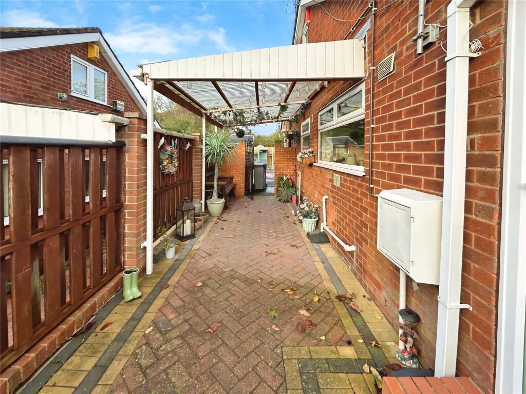 Drive/Carport