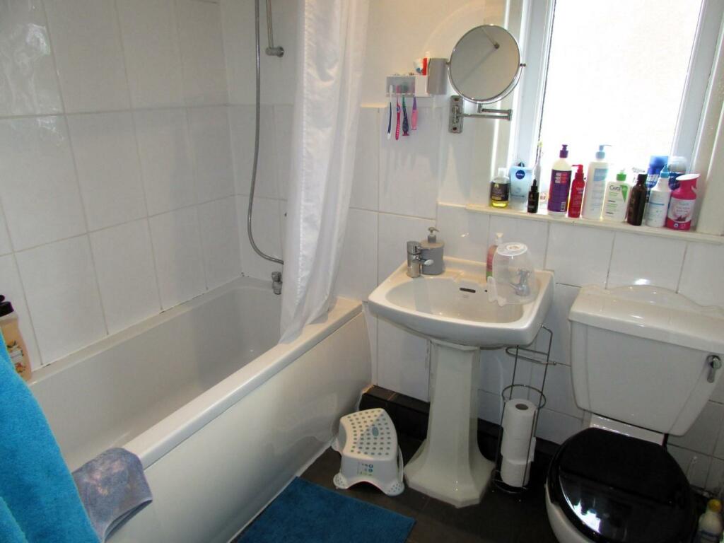 DroylsdenRd130bath.JPG