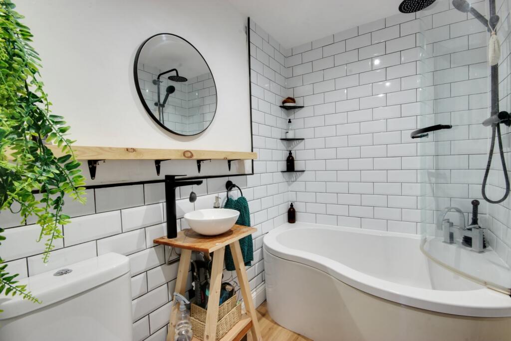 1 Bathroom