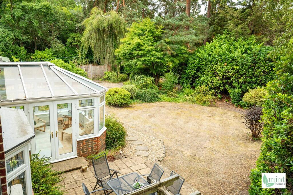 7 Priory Close - Watermark-16.jpg