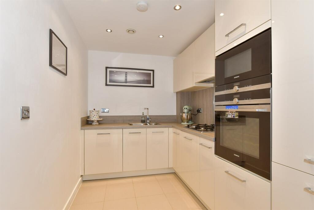 Kitchen/Lounge/ Dining Area