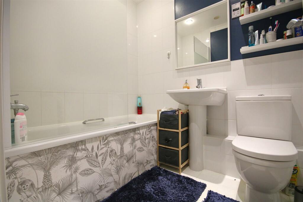 ensuite (1).jpg