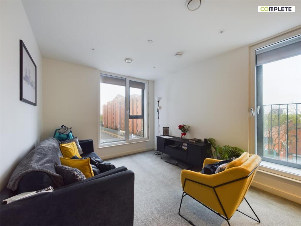 CAM01231G0-PR0053-STILL003