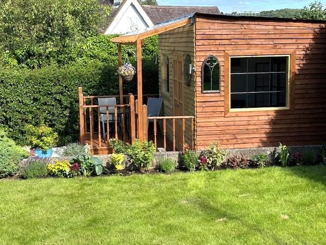 CUSTOM BUILT SUMMERHOUSE