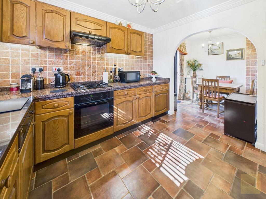 Kitchen / Dining Area