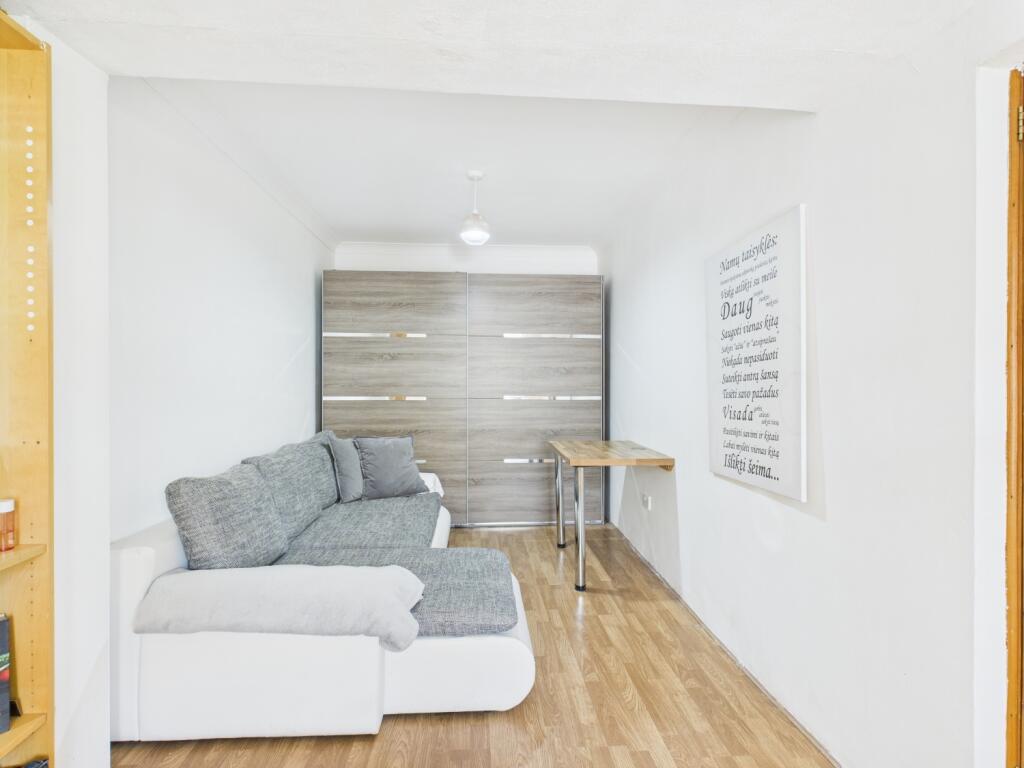 CAM03729G0-PR0085-STILL001