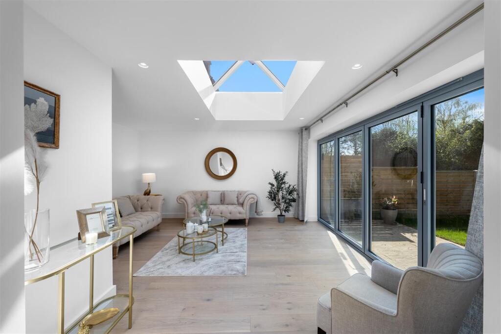GARDEN ROOM