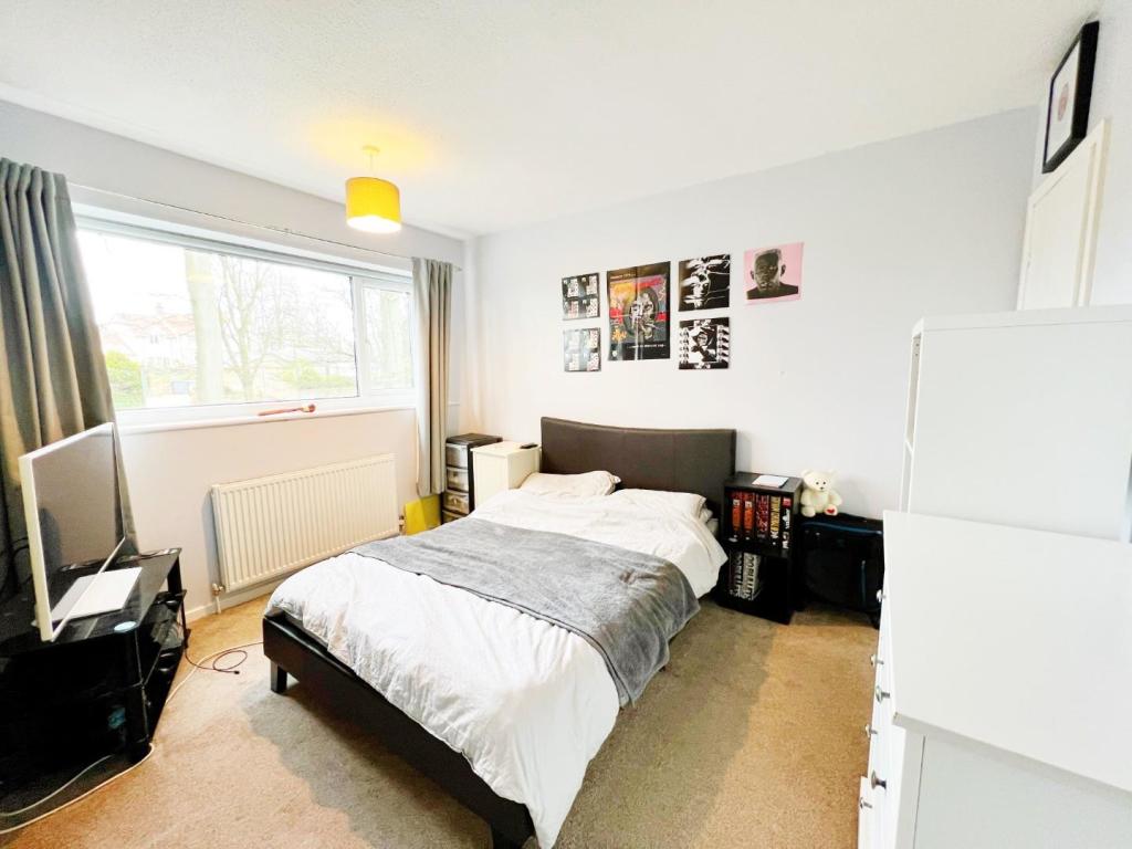 Bedroom 2 pic 1.jpg