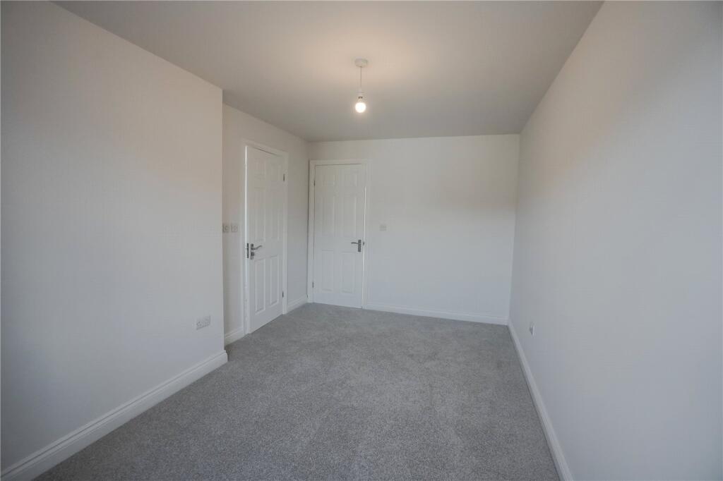 Bedroom 1 (2)