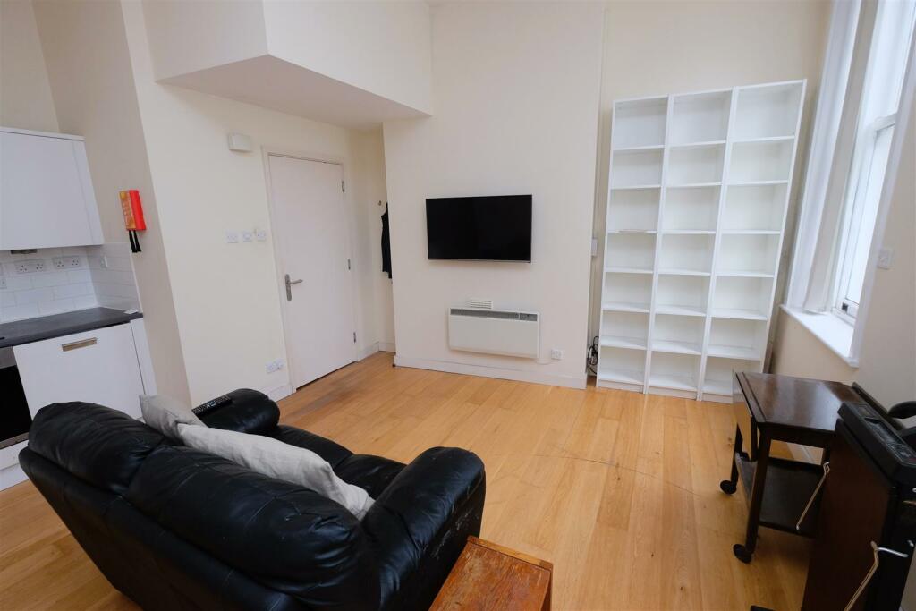 Flat 2, 38 Corn Street, City Centre Bristol BS1 1H