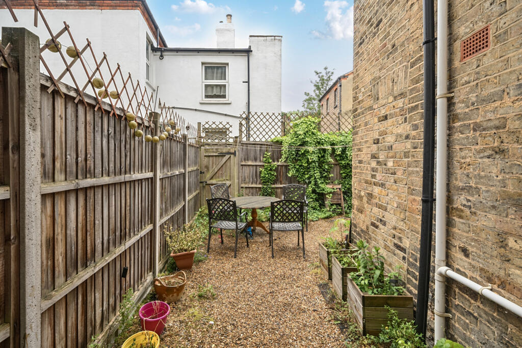 1296917-4-682d8f9...