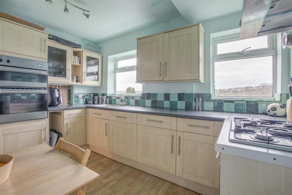 6 Baronsmead Road, HP12 3PQ-6.jpg