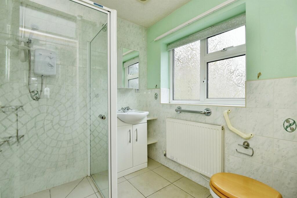 Annex Shower Room: