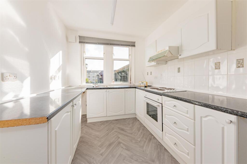 7D Fleming Gardens East Dundee-5.JPG