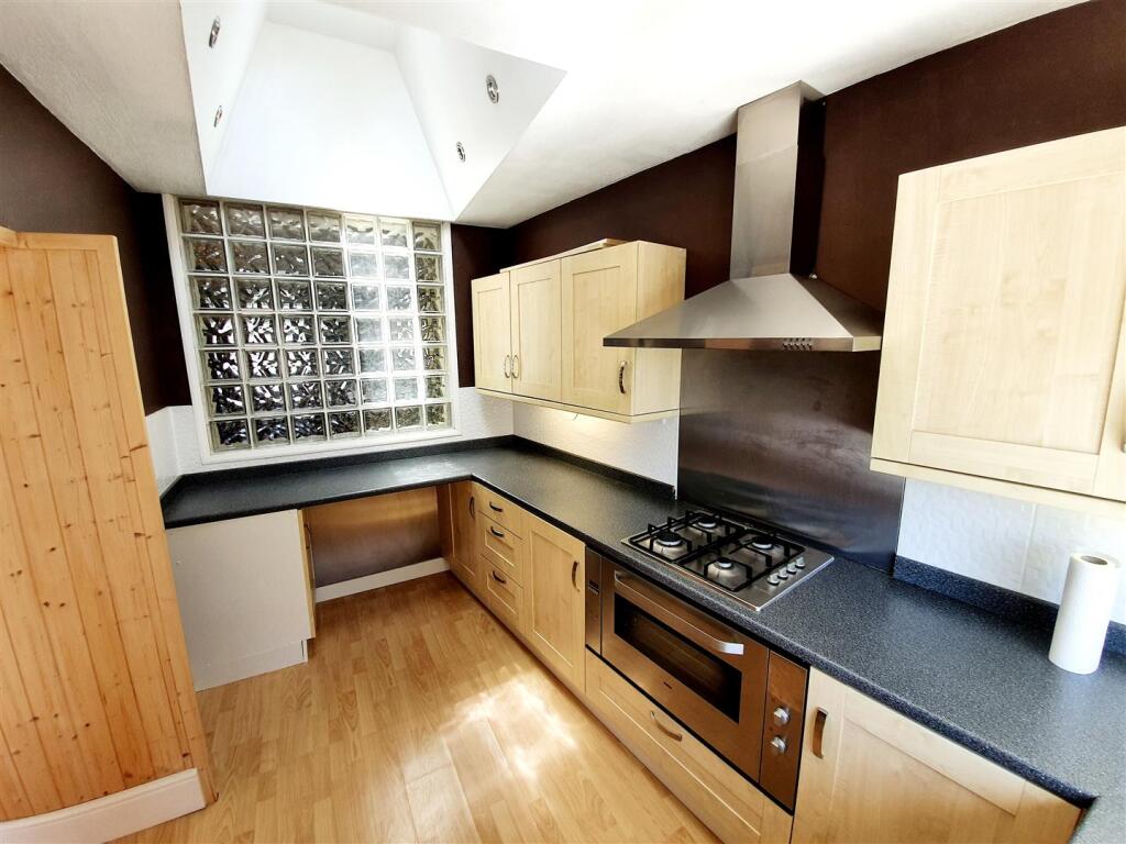 Kitchen2.jpg
