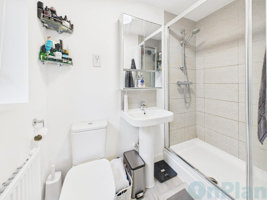 16 Wayne Gardens, Oxley master ensuite