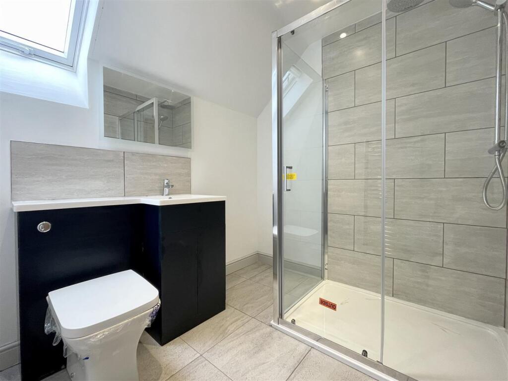 ensuite.jpg