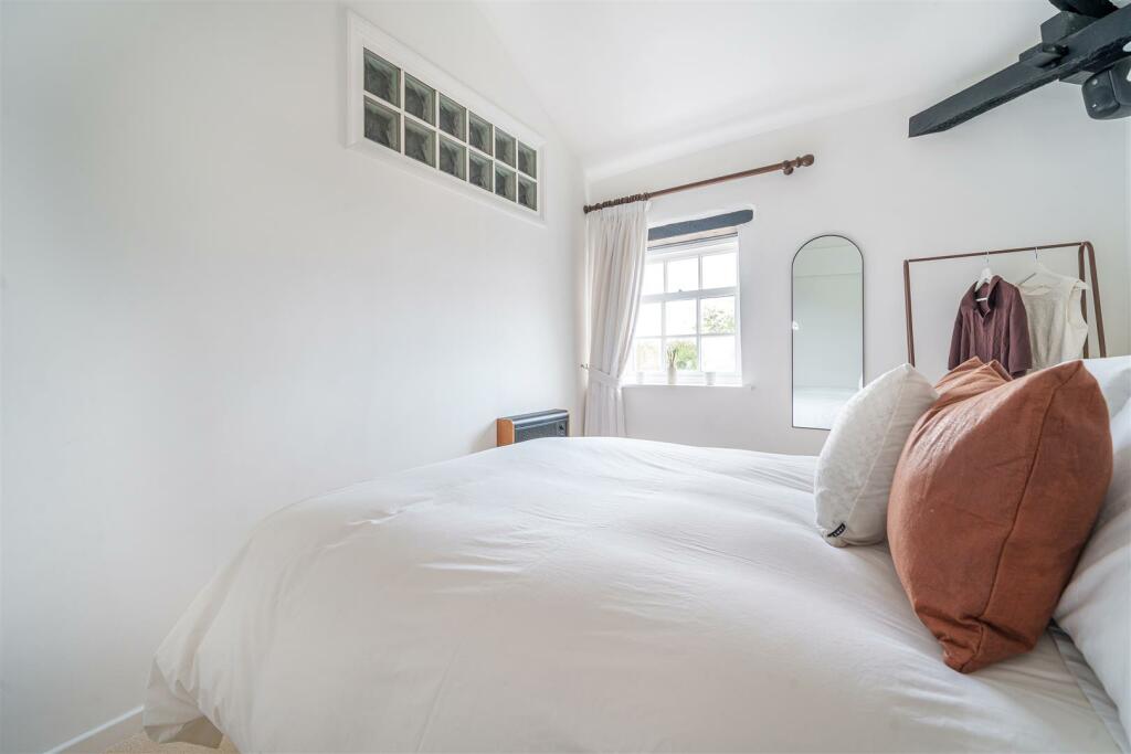 16 Gilbert Scott Court, Towcester (14).jpg