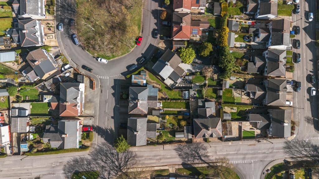 111 East Crescent (3 of 21).jpg