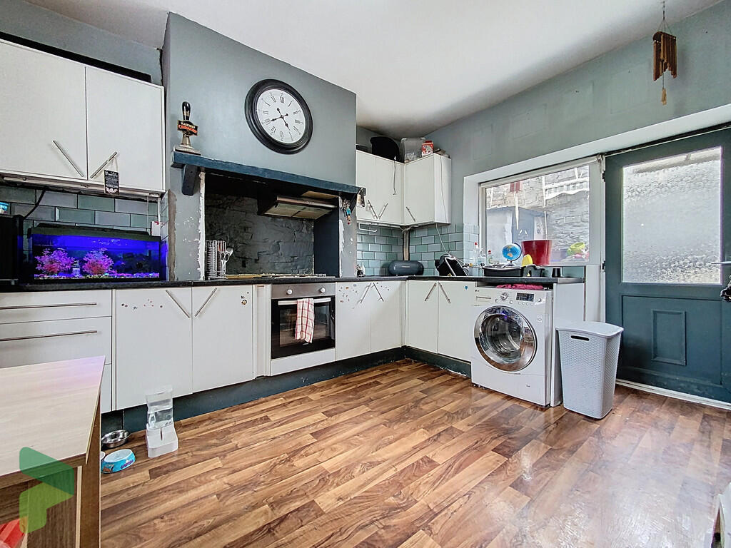 Fully Fitted Dini...