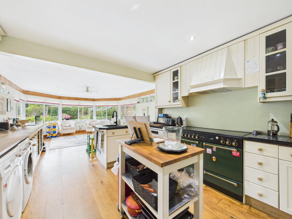 CAM01354G0-PR0589-STILL039