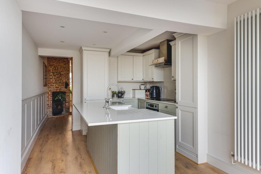 90 High St Kitchen-6.jpg