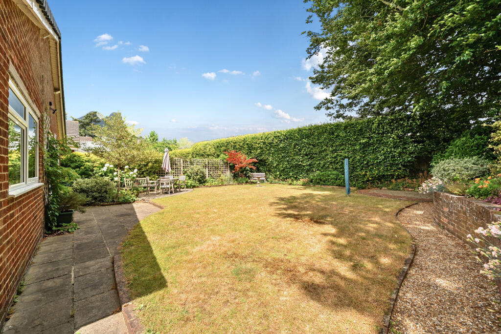 1316691-6-685d396...