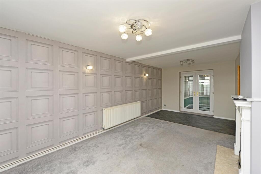 Living Room &amp; Dining Area: