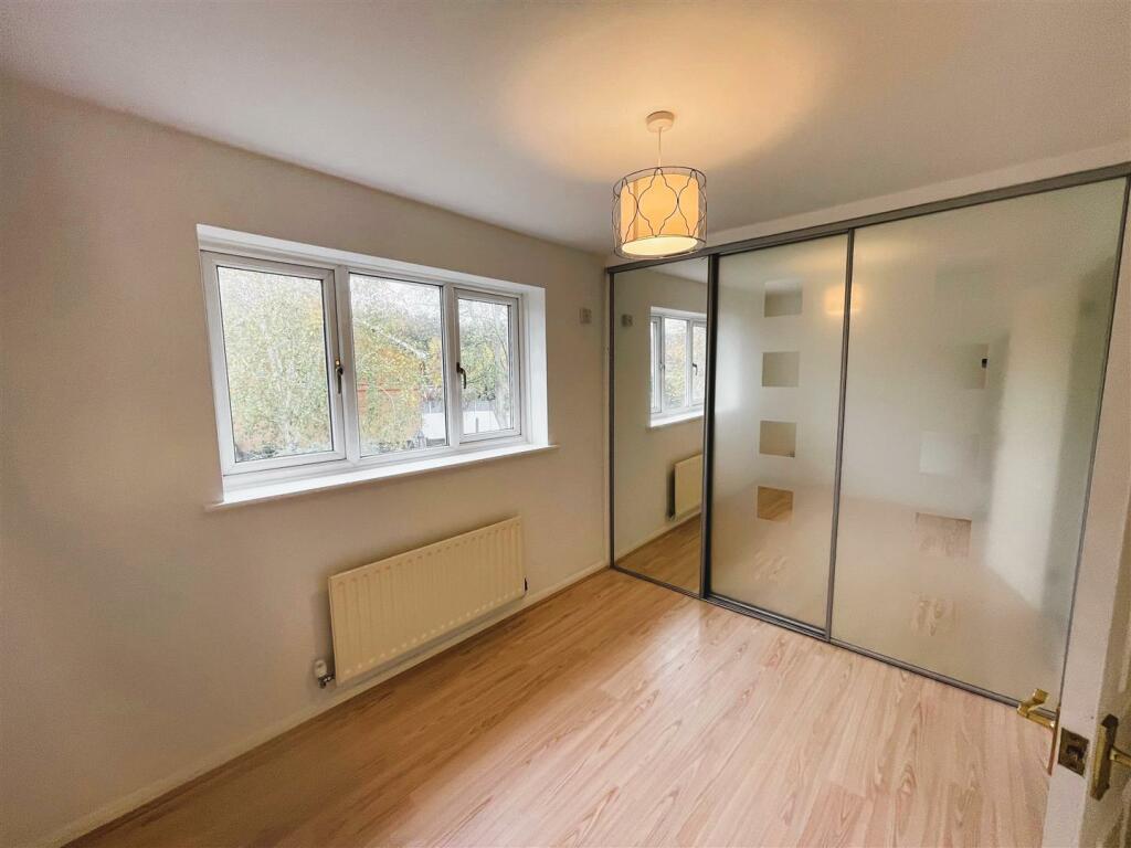 bedroom1.jpg