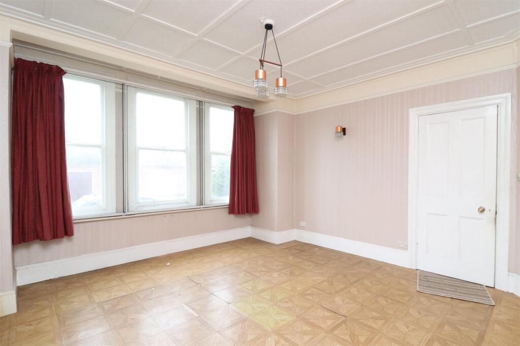 lounge 2.JPG