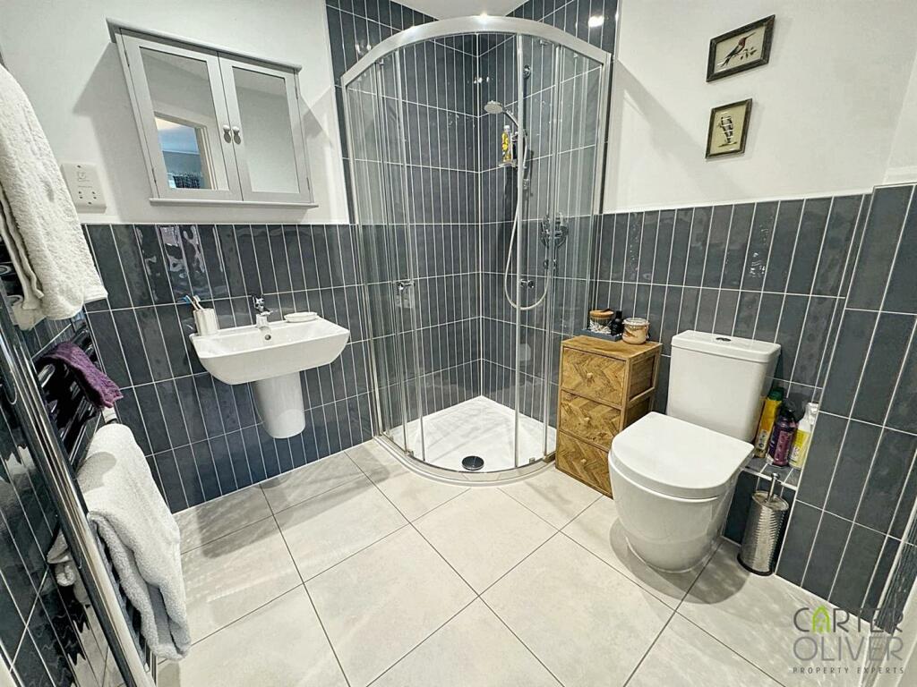 ENSUITE SHOWER ROOM