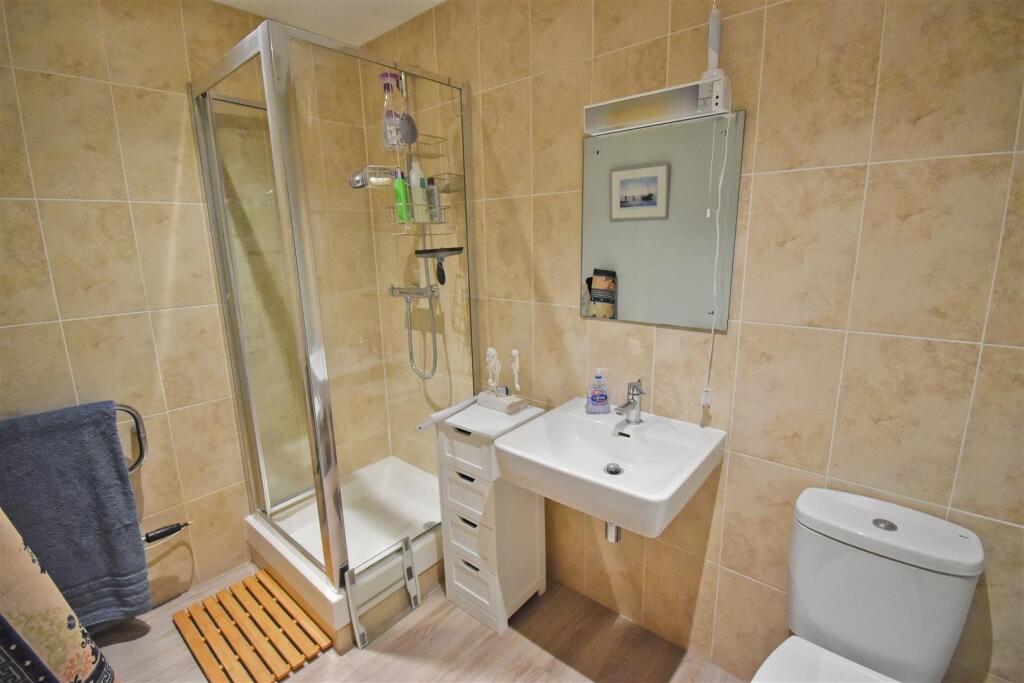 Shower Room.jpg