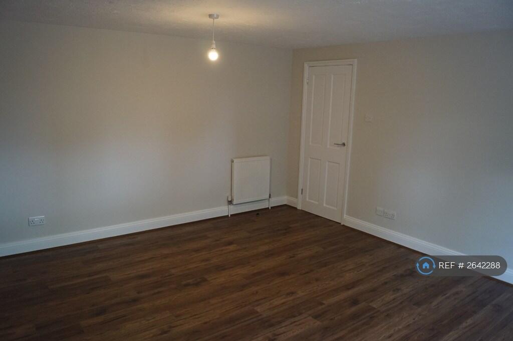 1st Bedroom Photo 3